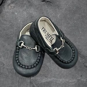 Pair of Trumfit Leather Moccasins Dark Blue size 0-6 months NWOT - Adorable!